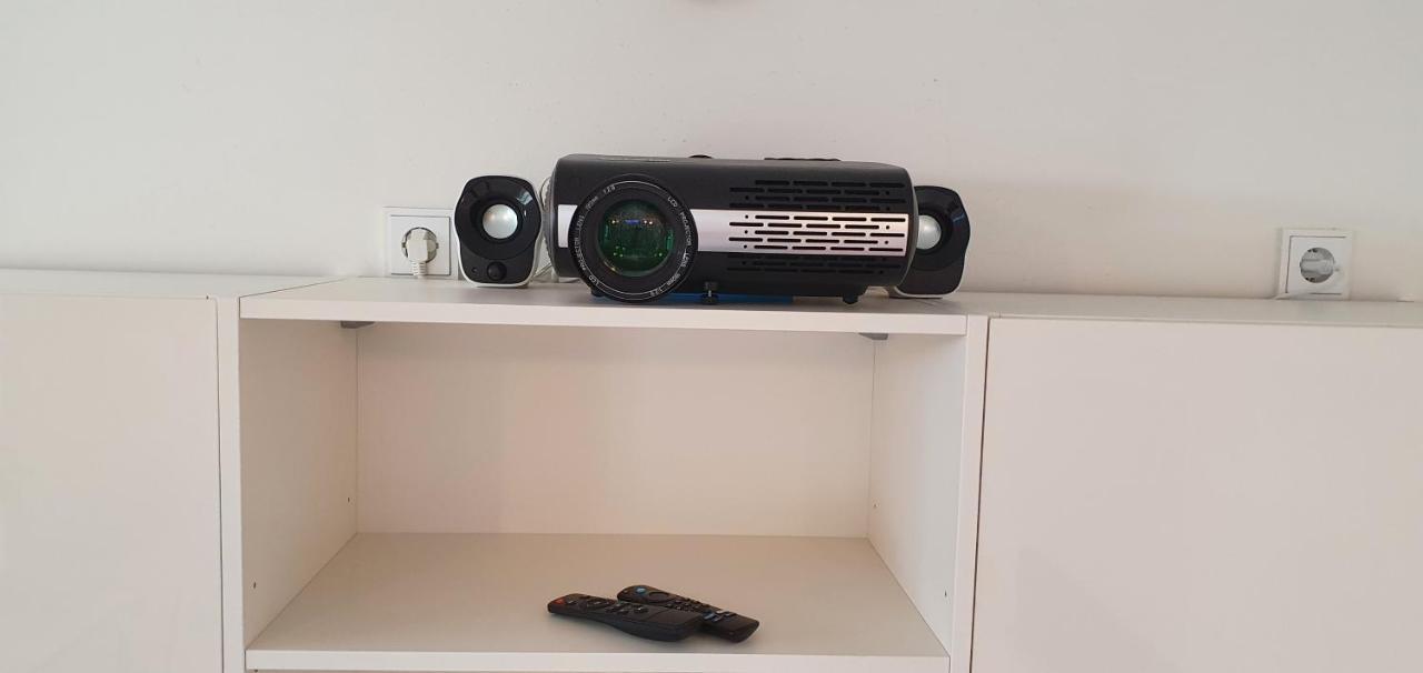 Pearl Studio Apart - King Bed - Netflix - Projector - Fast Wi-Fi Трір Екстер'єр фото